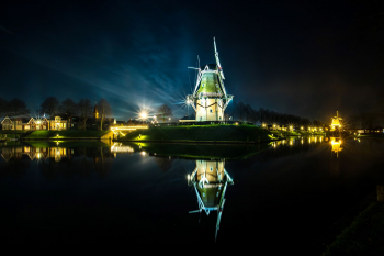 Dokkum: Molens by night